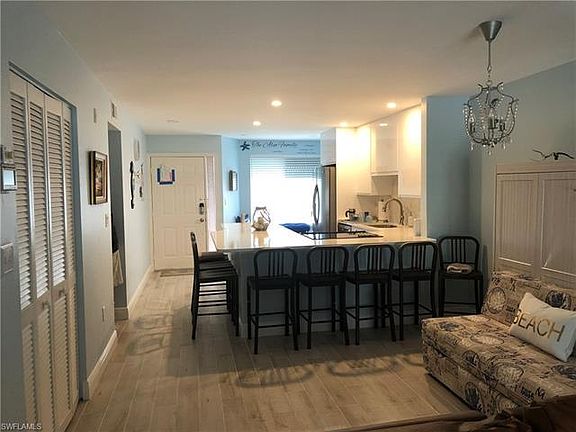 5th image of 919 Huron Ct Unit 302