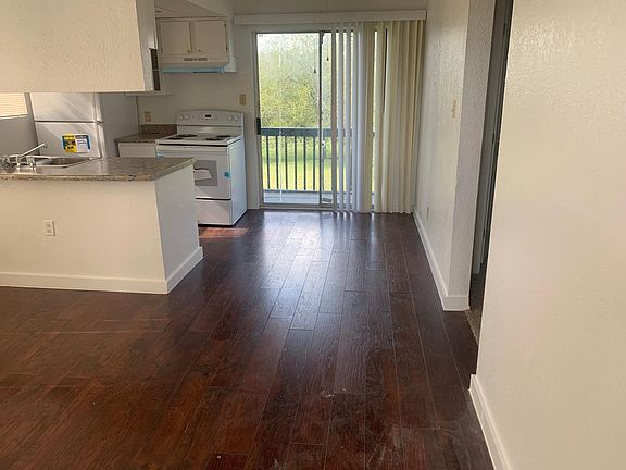 3rd image of 1009 Burkett St #C