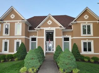 10831 Golden Maple Pl, Louisville, KY 40223