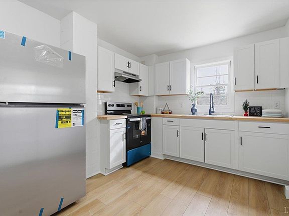 2nd image of 292 Evergreen Ave