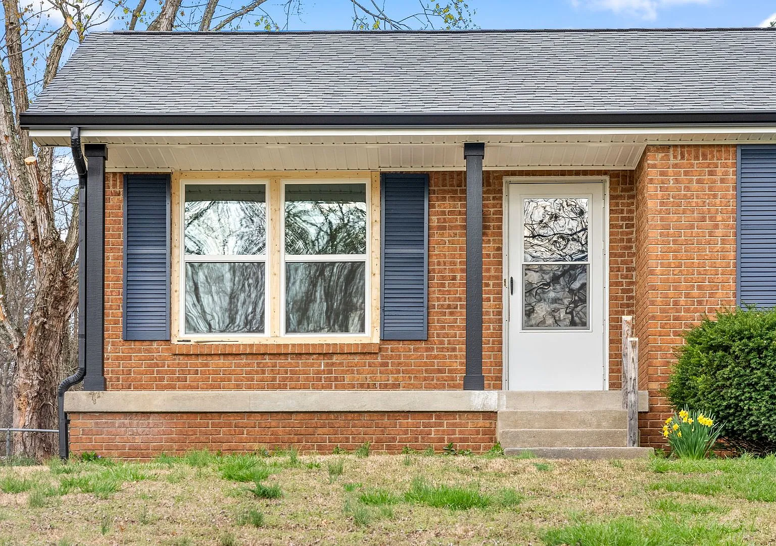 Renovated 3 Bedroom Pet Friendly Home For Rent! — Photo 3