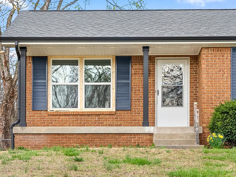2214 Glory Dr — Photo 3