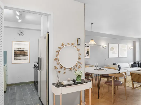 225 East 57th Street 4S image 3 of 8