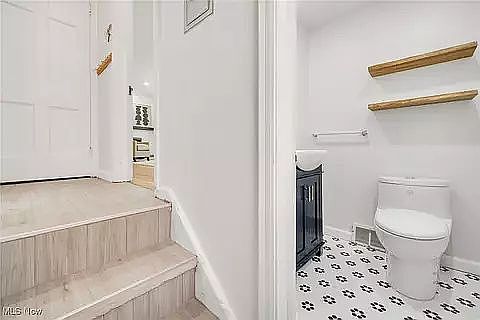 5th image of 22875 Fairmount Blvd