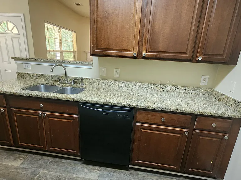 207 Kendrick Estates Dr — Photo 8