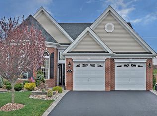 17 Troon Ct, Monroe, NJ 08831