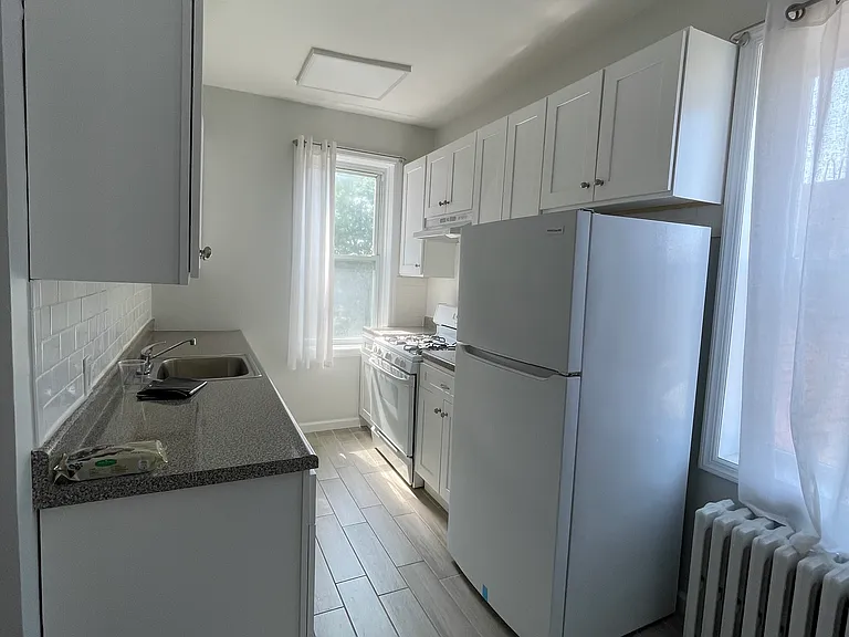 39 74th St #D1 — Photo 12