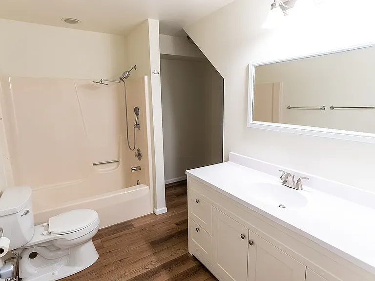 328 W Main St #B — Photo 6