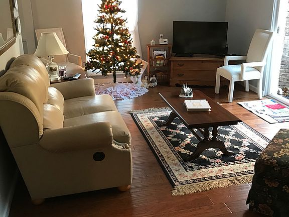 3rd image of 436 Colony Woods Dr