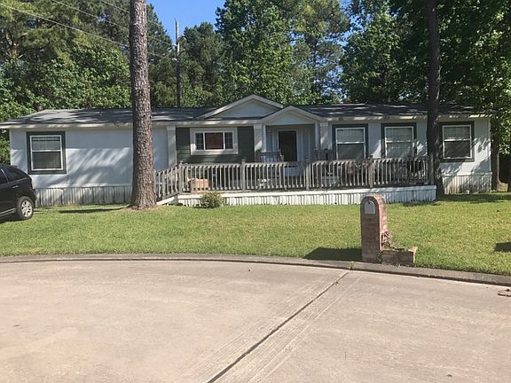 Front view in culdesac
