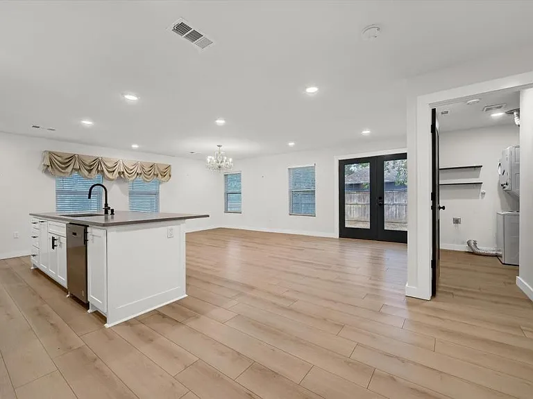 600 N Jordan St — Photo 11