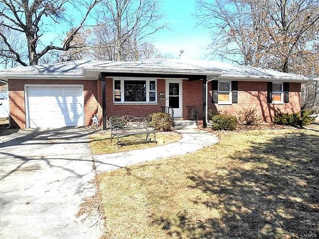1st image of 12 Oak Hill Dr