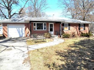 12 Oak Hill Dr, Edwardsville, IL 62025