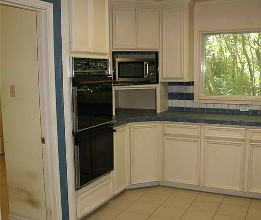 5th image of 1306 Castle Hill Trl