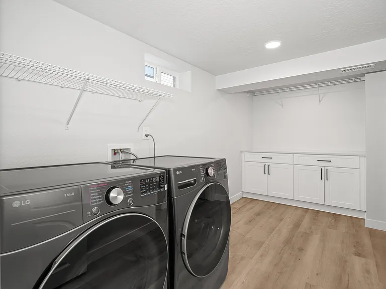 2217 E Longfellow Ave — Photo 13