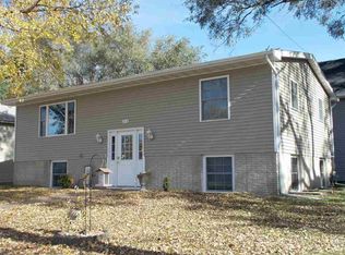 212 9th Ave SW, Independence, IA 50644