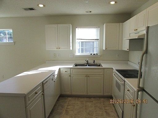3rd image of 4872 Habersham Ln