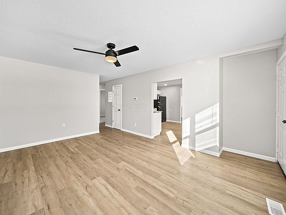 5th image of 1125 Martinique Dr