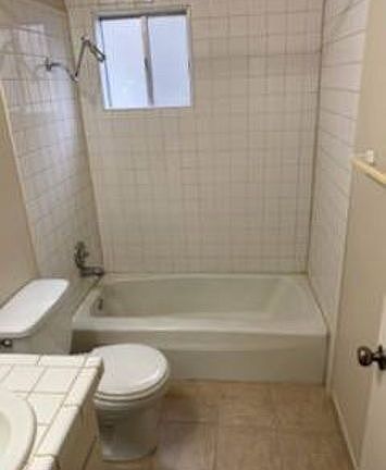 5th image of 2710 E St