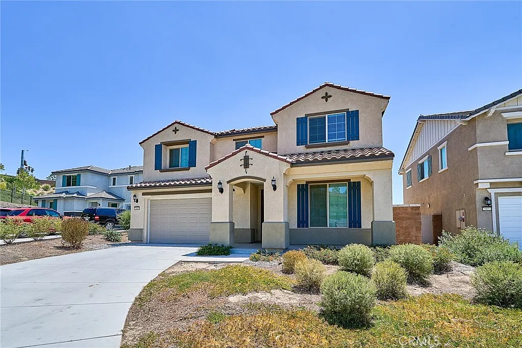 5 bed, 2824 sqft, $3,800 — Photo 2