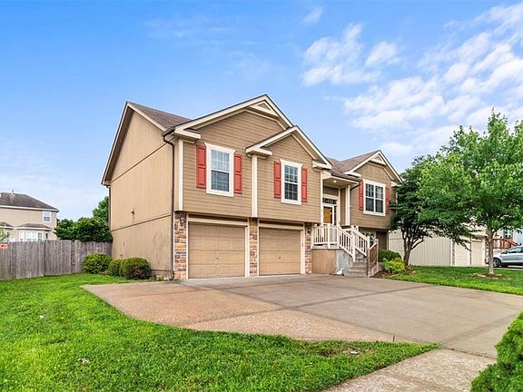 5th image of 610 NW Green Dr