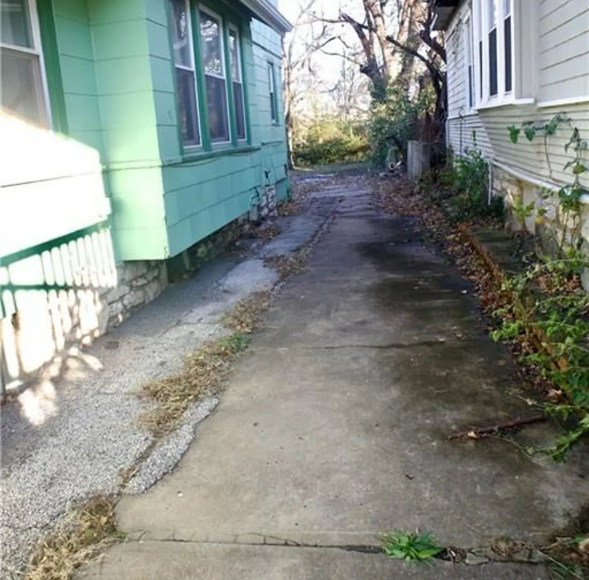 3025 Kensington Ave — Photo 3