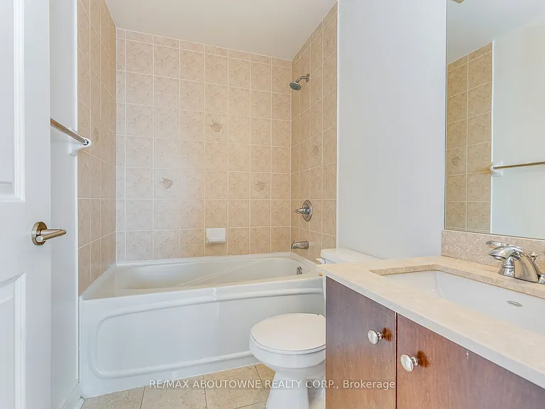18 Yorkville Ave #3204 — Photo 23
