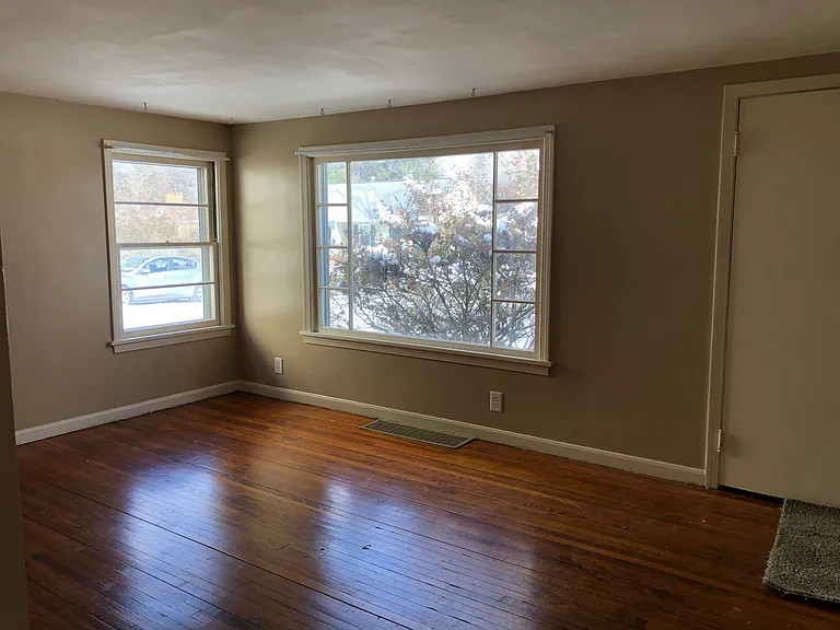 1361 Elmwood Ave SW — Photo 3