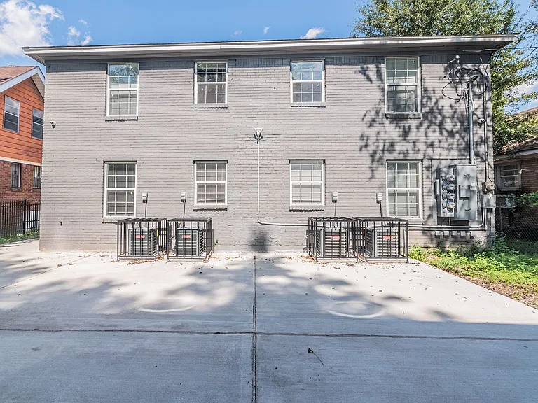 3102 Wentworth St #3 — Photo 15