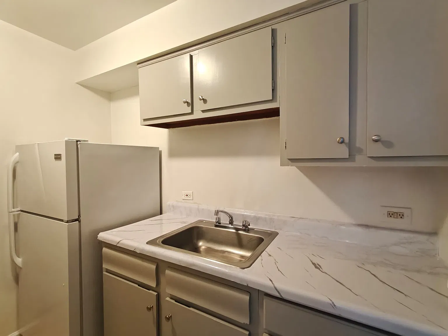 East Germantown's Next Hot 1-Bedroom! — Photo 1