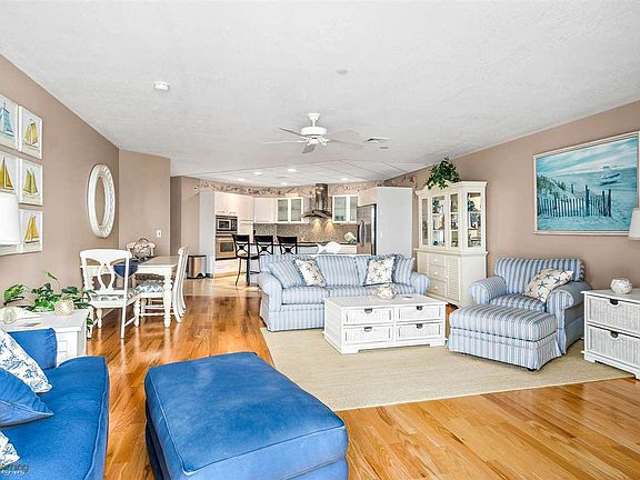 5th image of 9401 Atlantic Ave Unit 401