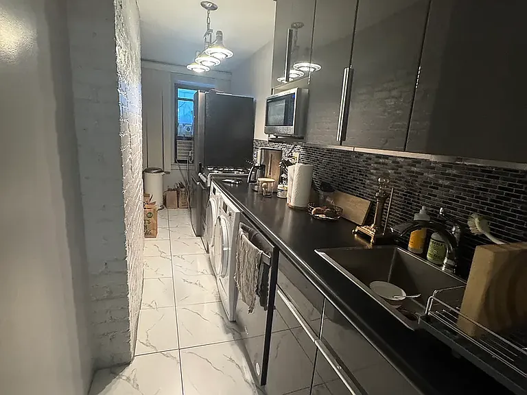 131 E 15th St #1B — Photo 6