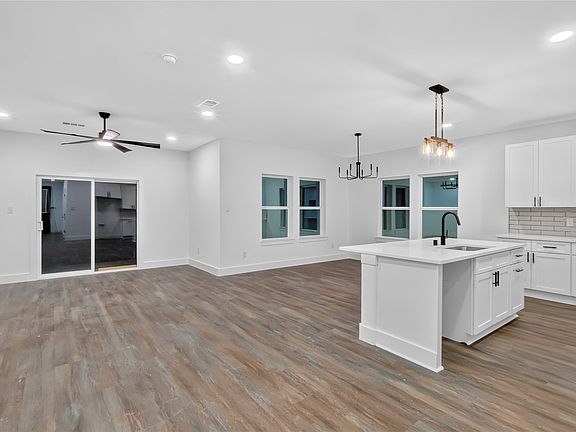 3rd image of 107 Cedar Elm Rd
