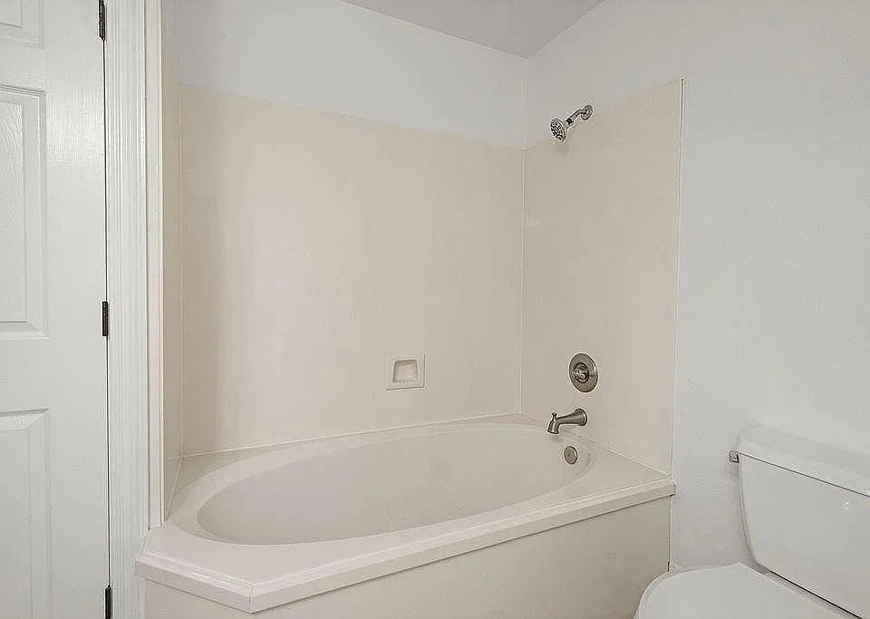 4 bed, 2703 sqft, $2,600 — Photo 4