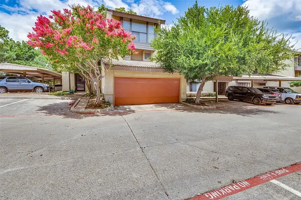 3 bed, 2.5 bath, 1639 sqft, $2,100 — Photo 1