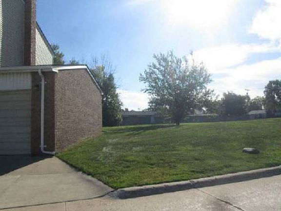 4th image of 29090 E Brittany Ct