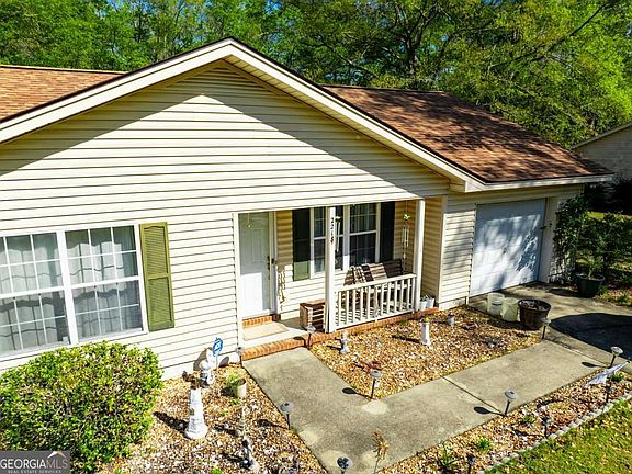 3rd image of 2218 Riverside Ave