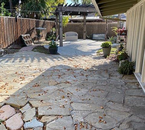 2nd image of 1514 Oakwood Dr