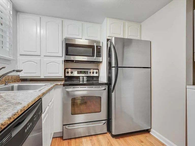 517 E Jefferson St #45 — Photo 16