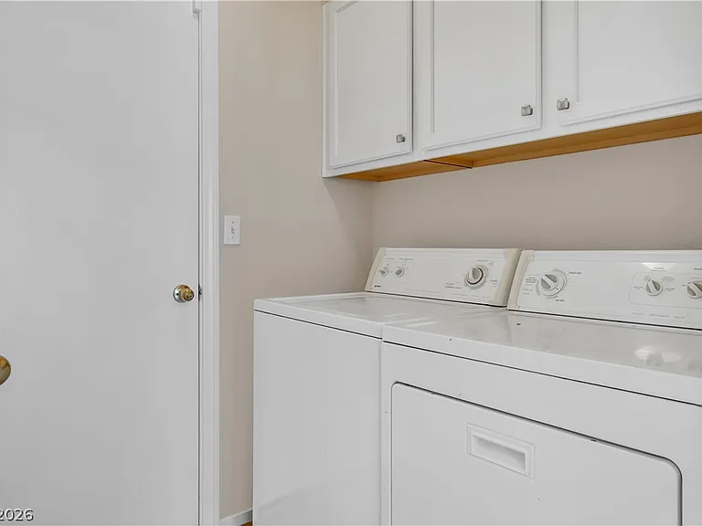6423 Alderlyn Ave — Photo 8
