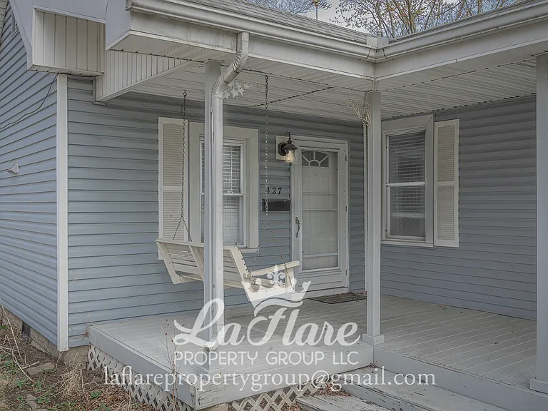 427 E Indiana Ave — Photo 2