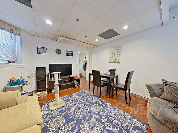 4th image of 10 Orkney Rd #C