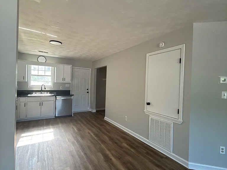 144 Sarah Cir #15 — Photo 2