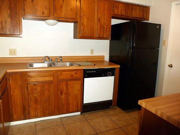5th image of 4820 Delwood St APT 6