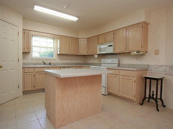 3rd image of 504 Long Lake Dr