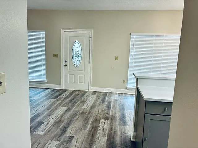 3 bed, 1600 sqft, $2,000 — Photo 3
