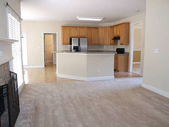 5th image of 2879 Montview Dr