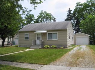 8 Walnut Pkwy, Crown Point, IN 46307