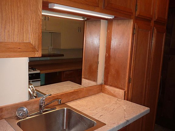 5th image of 1679 Taylor Ave #3