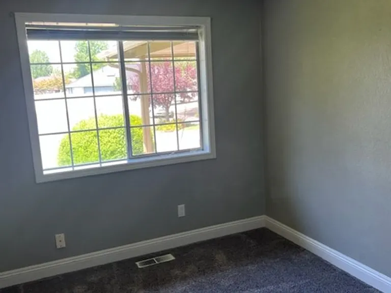 1364 Brook Ct — Photo 20